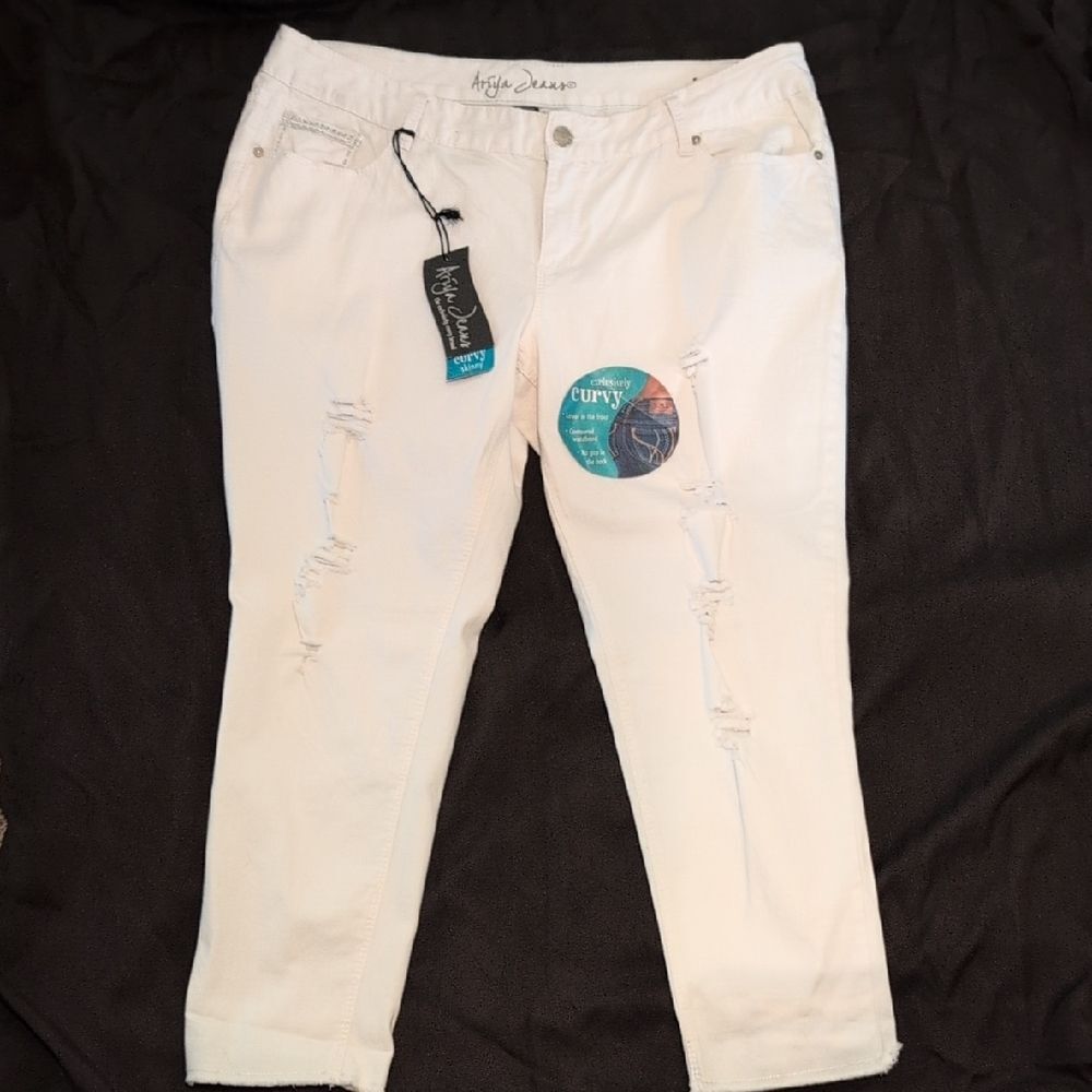 Ariya Curvey Women's White Distressed Jeans Size 20